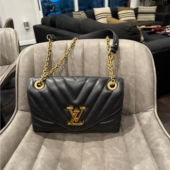 Louis Vuitton wave bag in excellent condition. - Picture 6 of 11